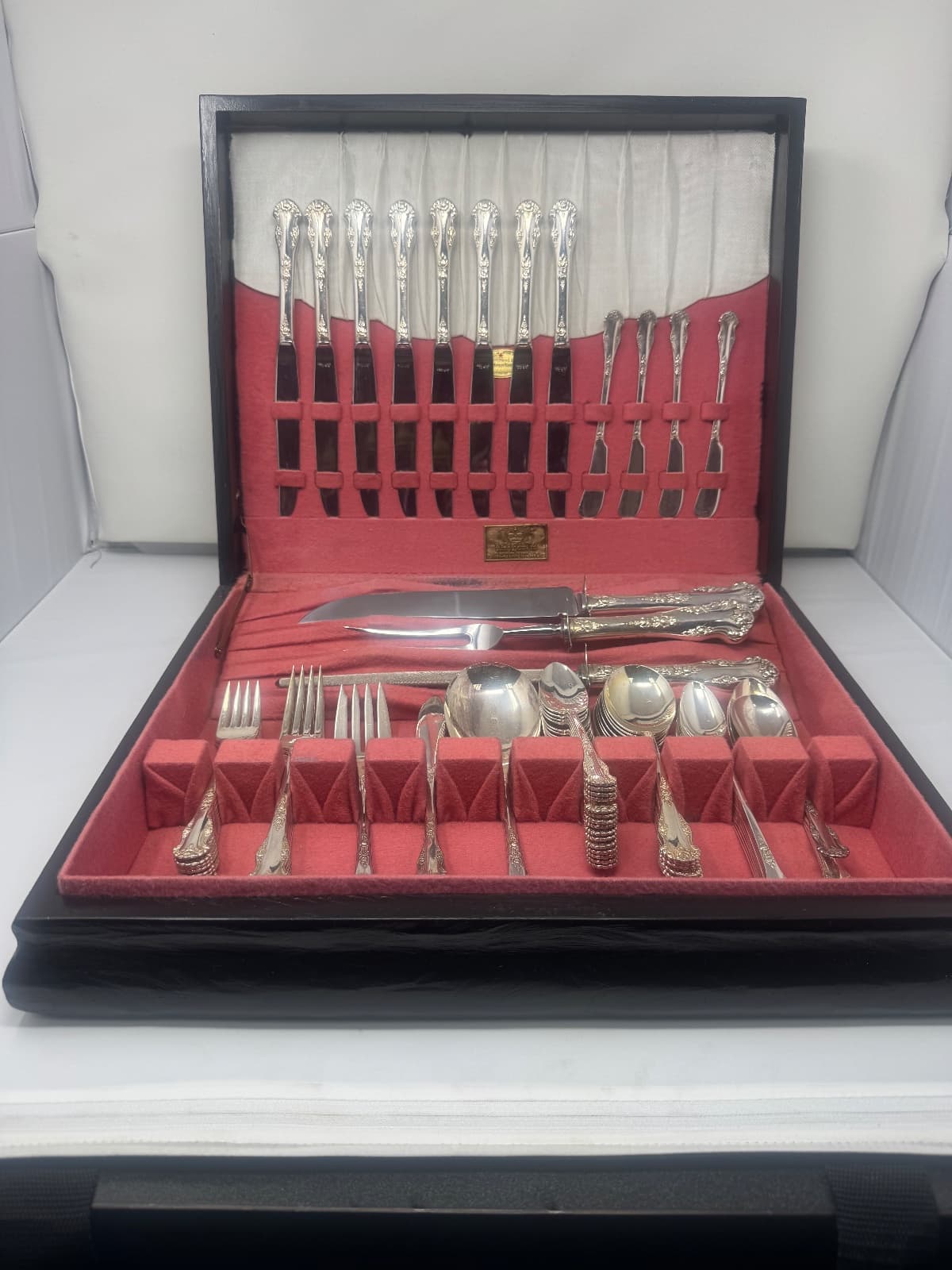 King Edward Exquisite Silverplate Flatware Set in Anti-Tarnish Chest